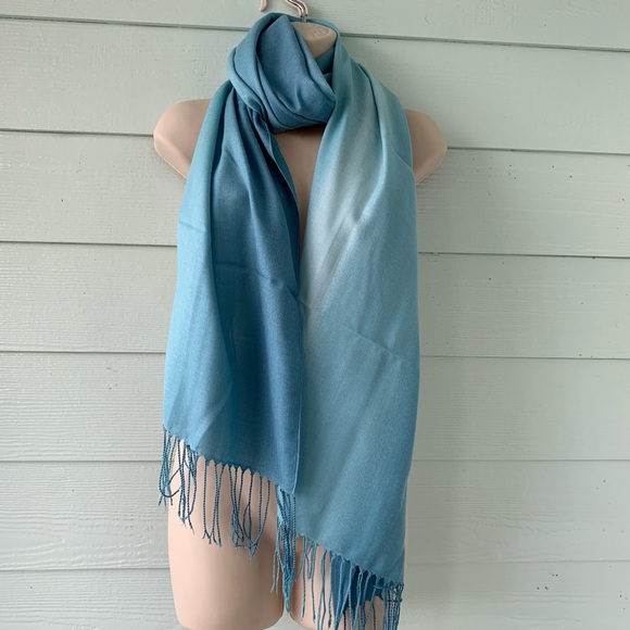 Bundle of 2 large scarves - Picture 2 of 6